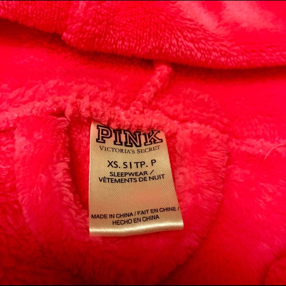 {SOLD} VS Pink Plush Robe - Picture 2 of 3